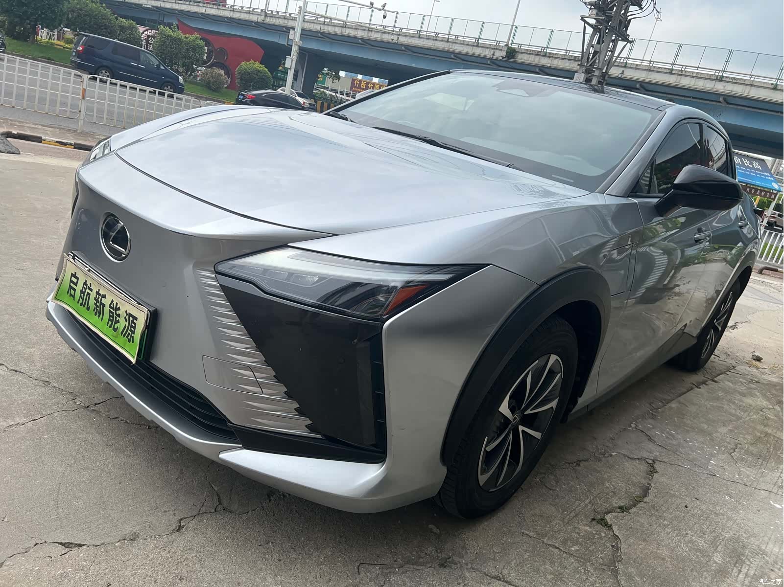 Lexus RZ, 2023 1