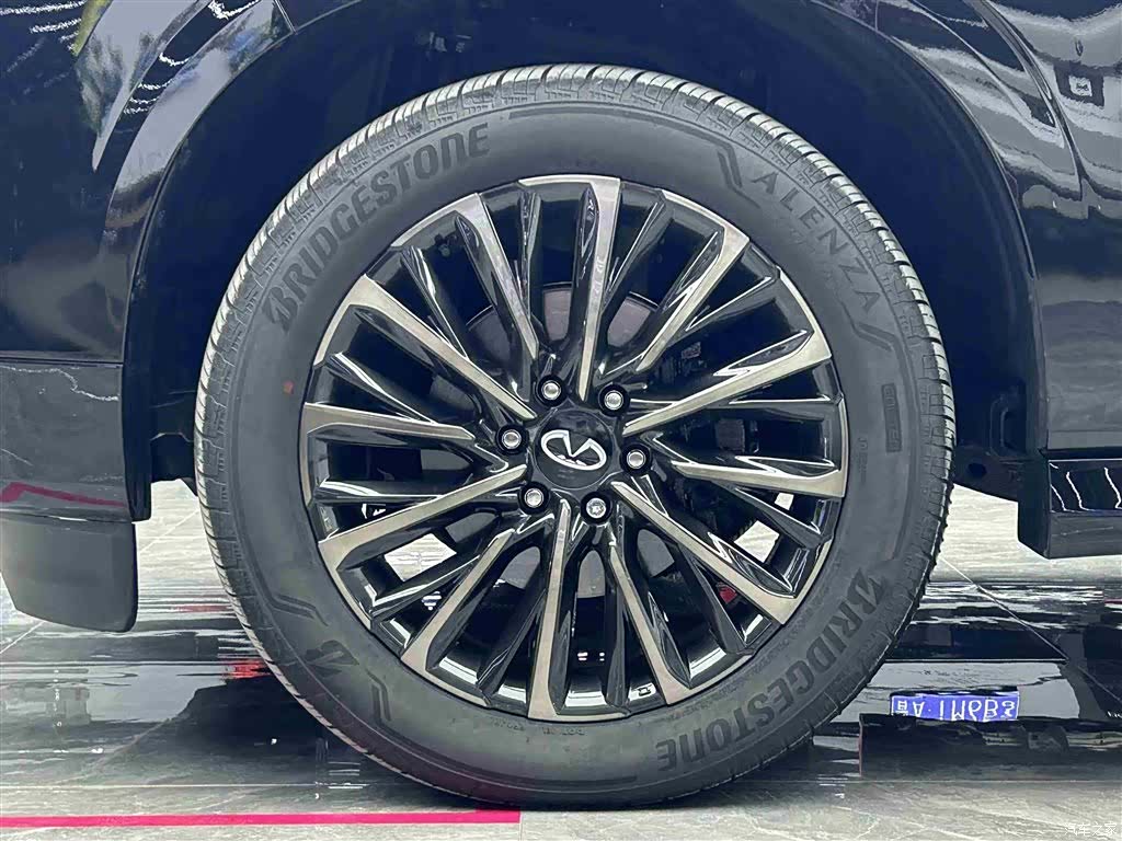 Infiniti QX80, 2025 4