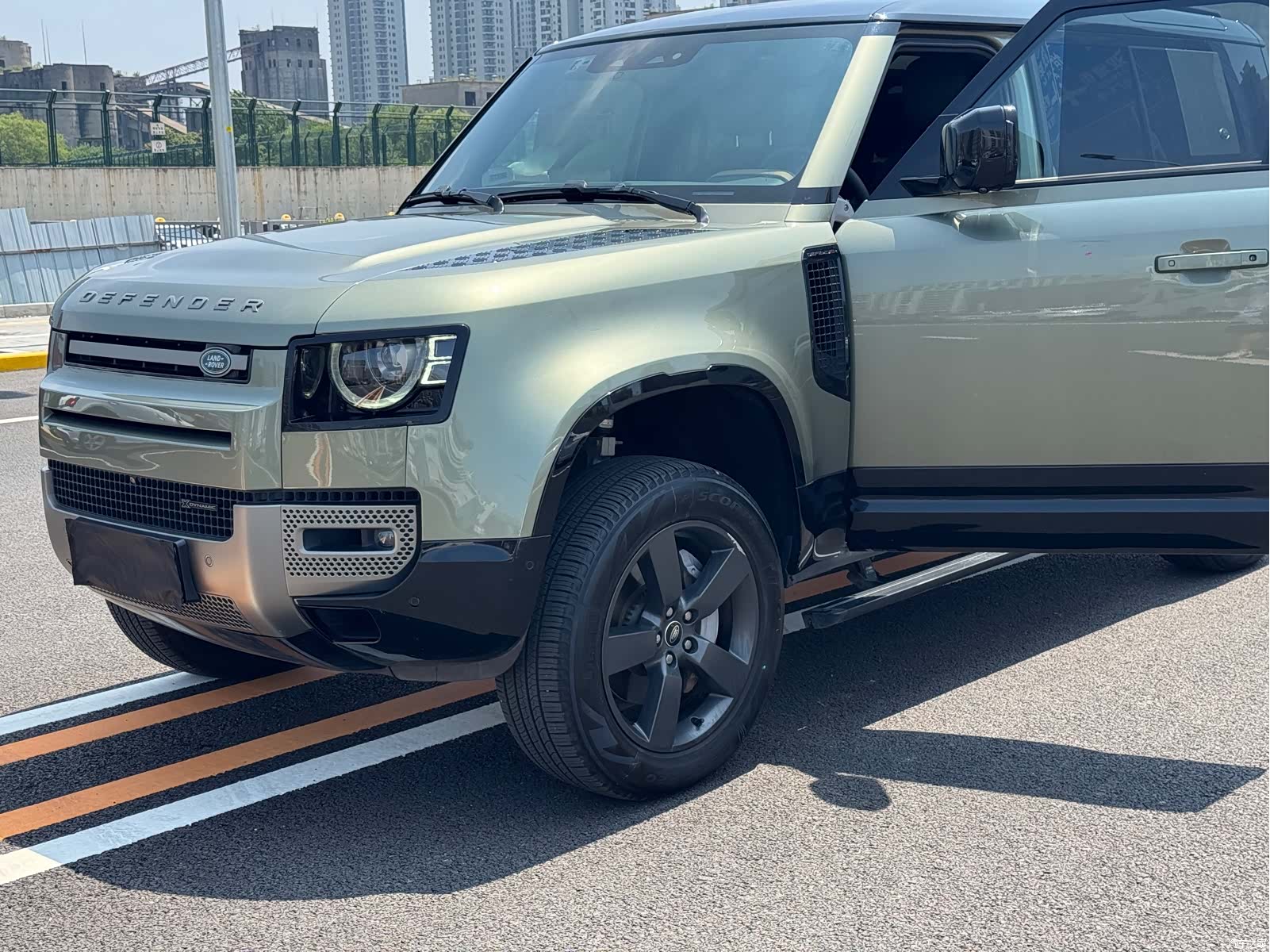 Land Rover Defender, 2023 10