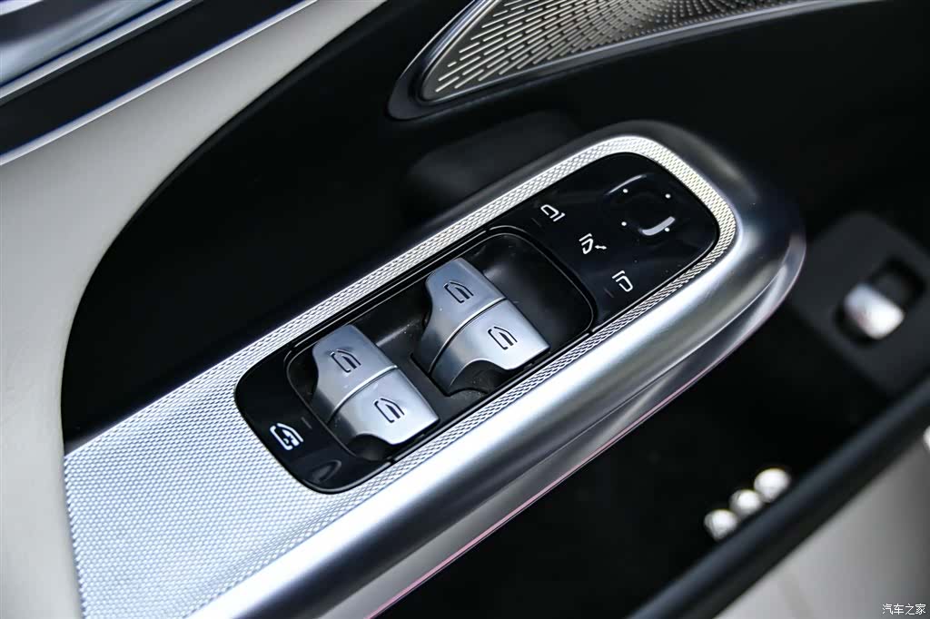 Mercedes-Benz E-Class, 2024 23
