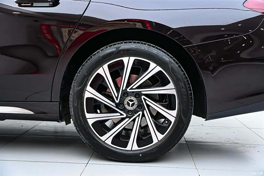 Mercedes-Benz E-Class, 2024 37