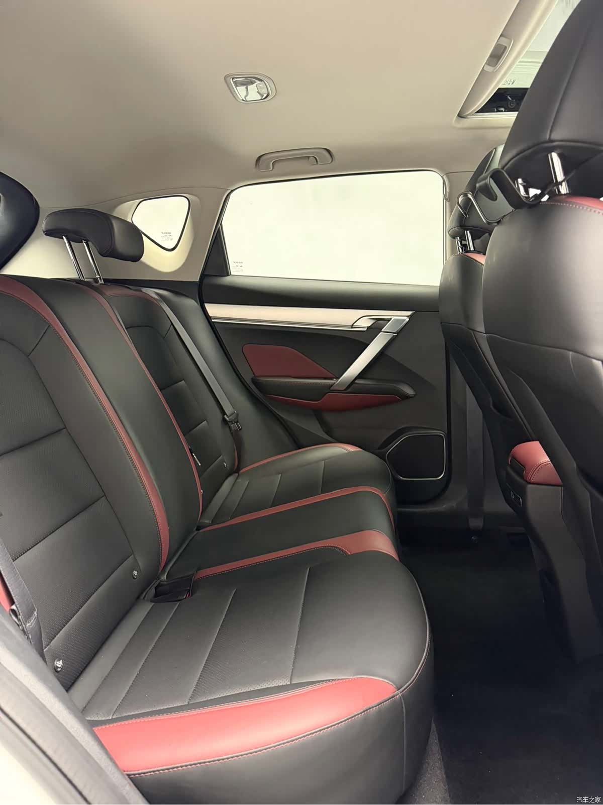 Geely Coolray, 2022 13