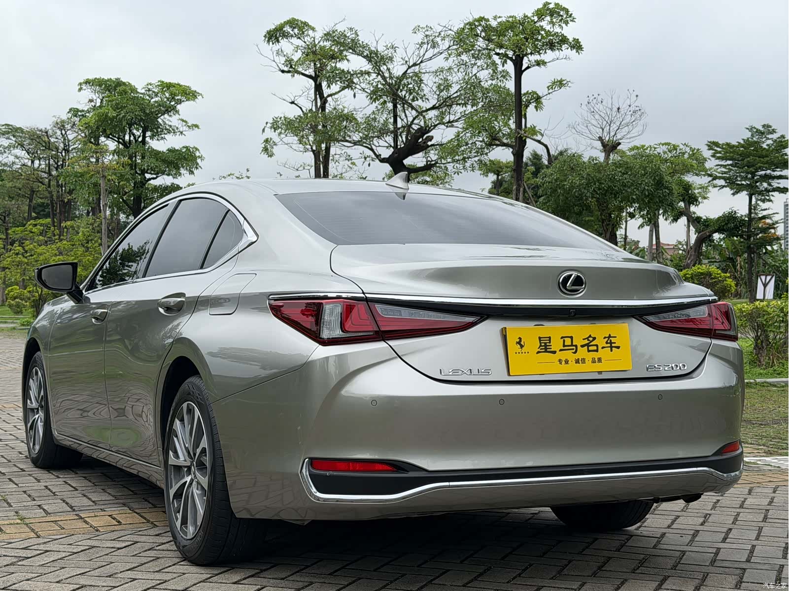 Lexus ES, 2023 16