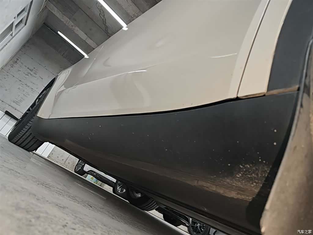 Tesla Model Y, 2023 21