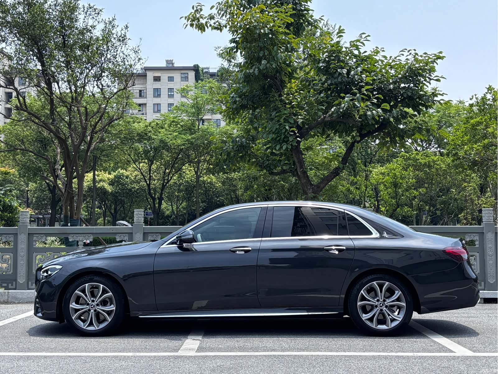 Mercedes-Benz E-Class, 2022 3