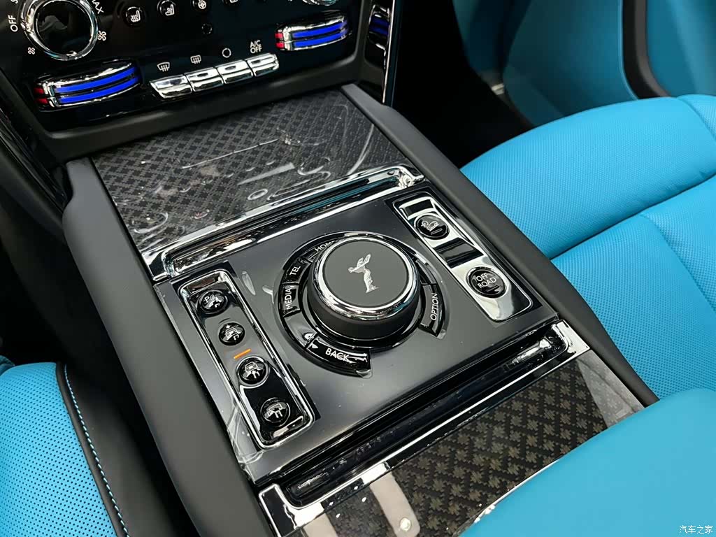 Rolls-Royce Cullinan, 2026 12