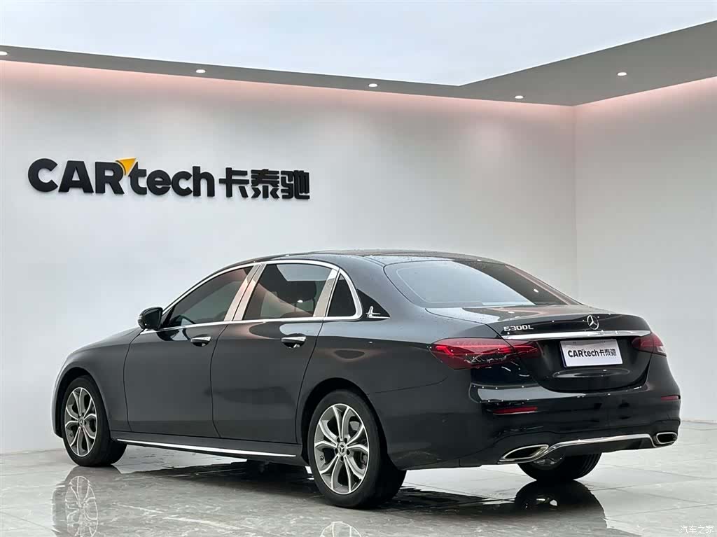 Mercedes-Benz E-Class, 2023 3