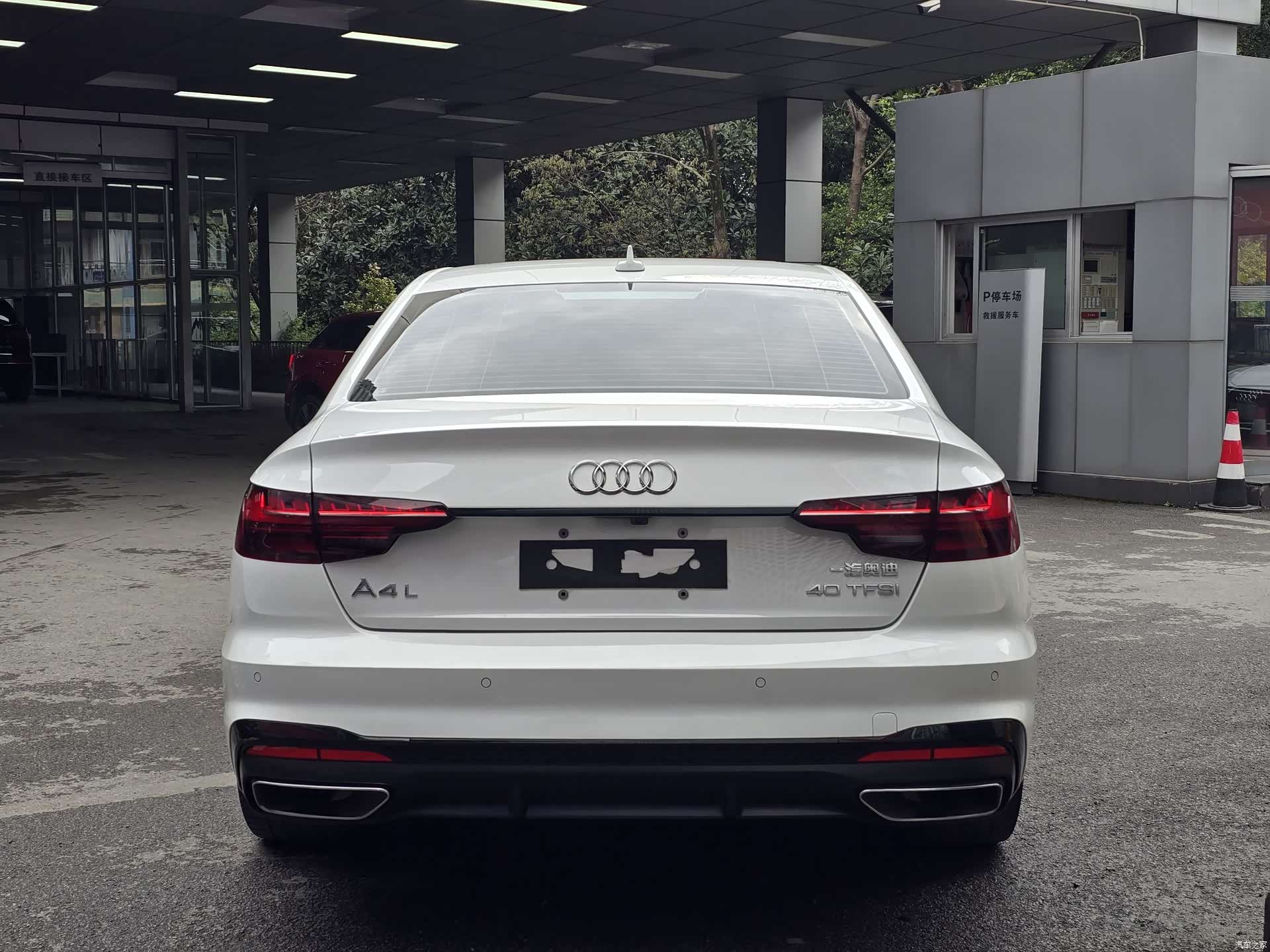 Audi A4L, 2023 все фото