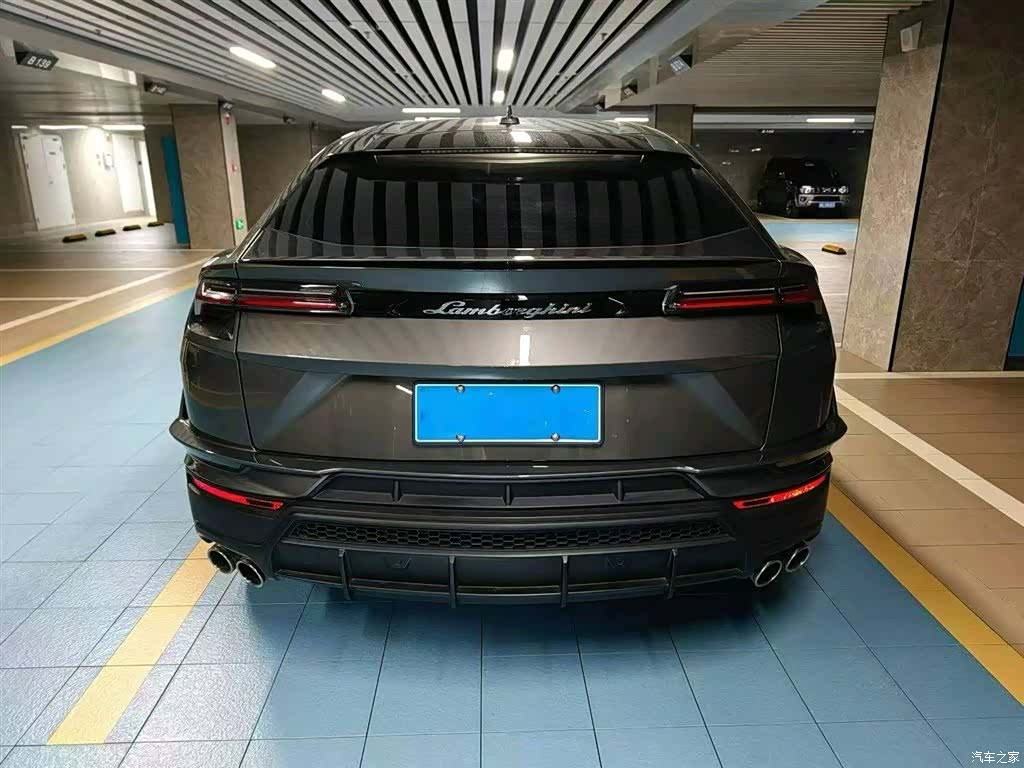 Lamborghini Urus, 2024 7