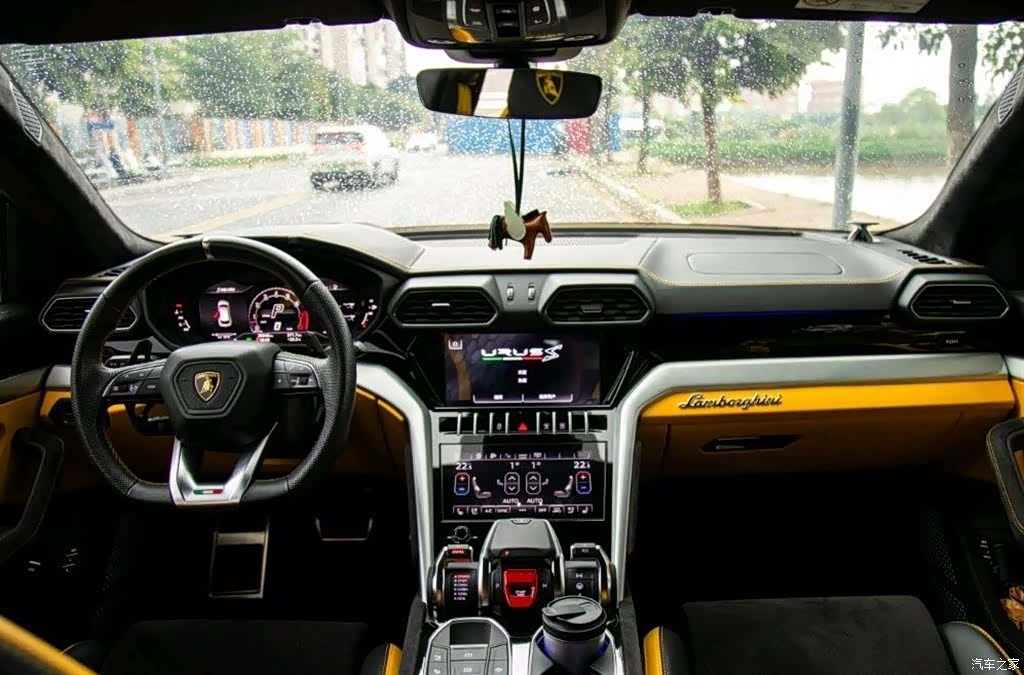 Lamborghini Urus, 2024 6