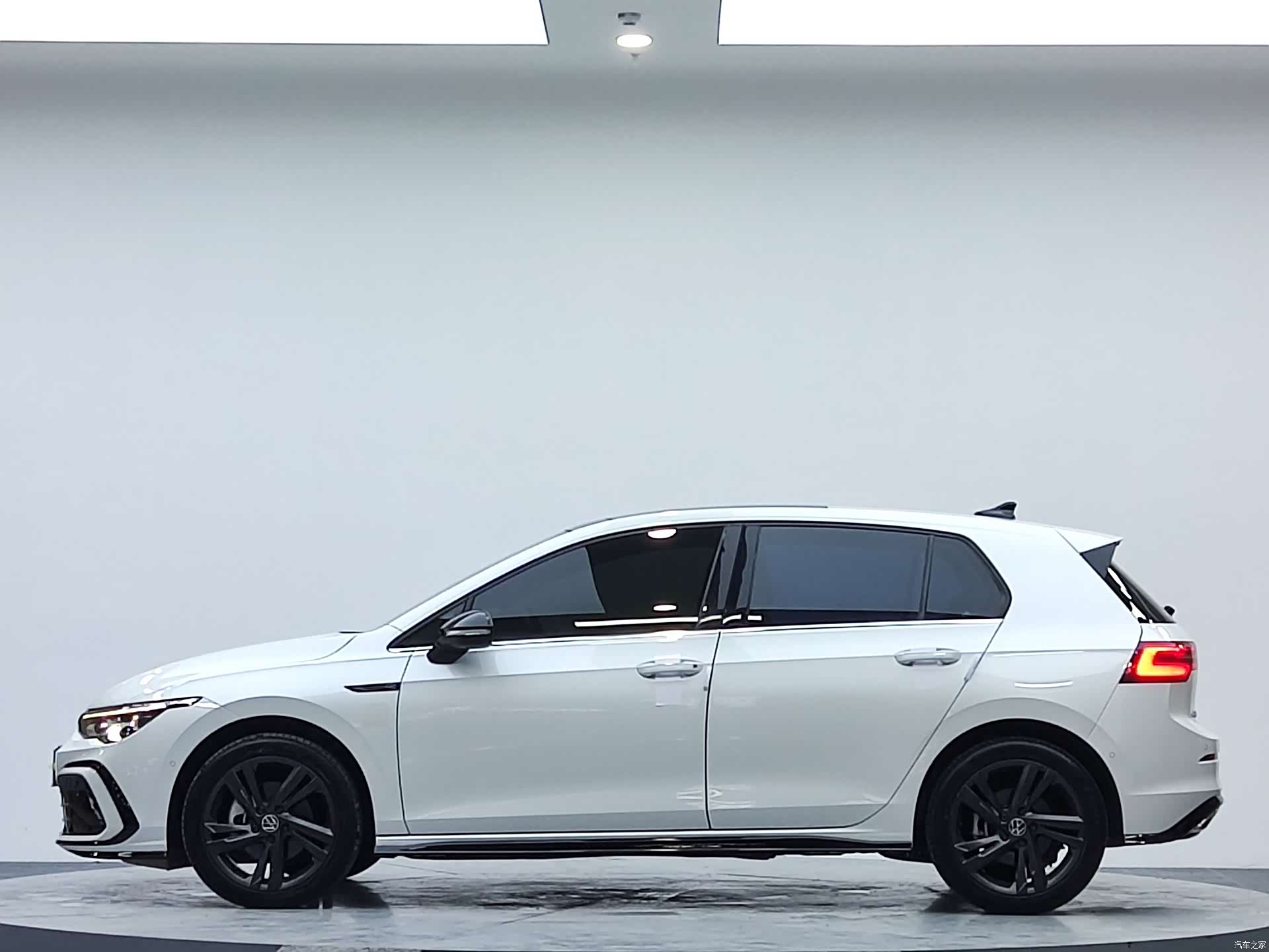 Volkswagen Golf, 2022 все фото