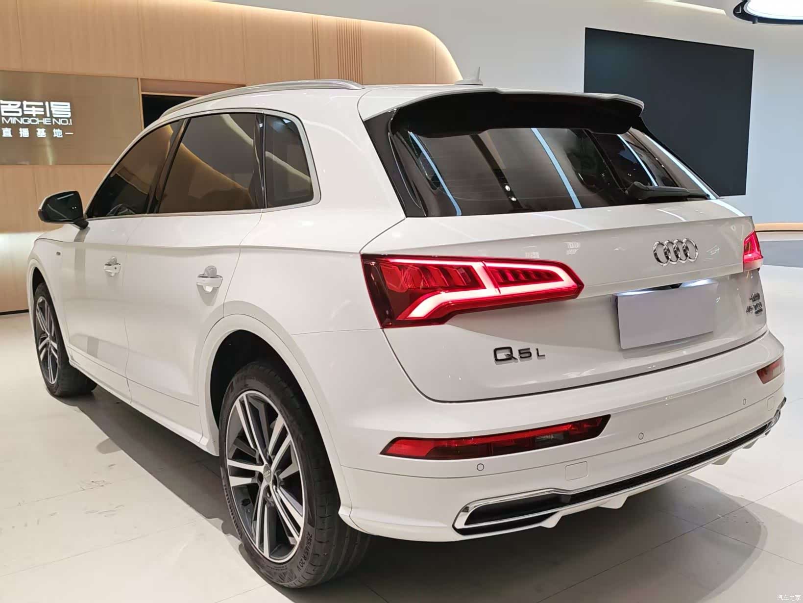 Audi Q5L, 2019 все фото