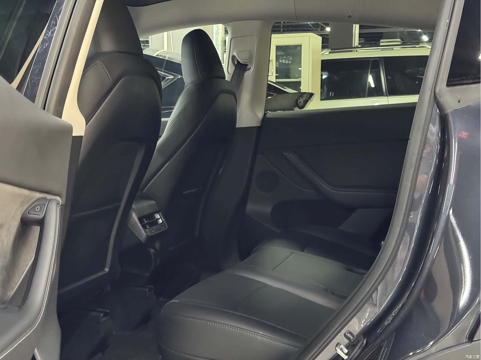 Tesla Model Y, 2024 6