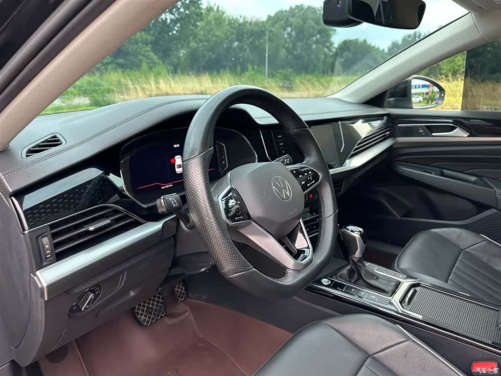 Volkswagen Passat, 2023 13