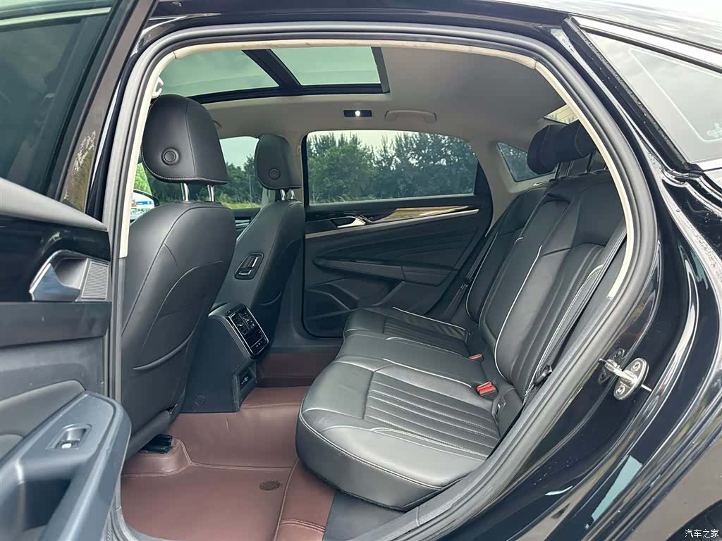 Volkswagen Passat, 2023 9