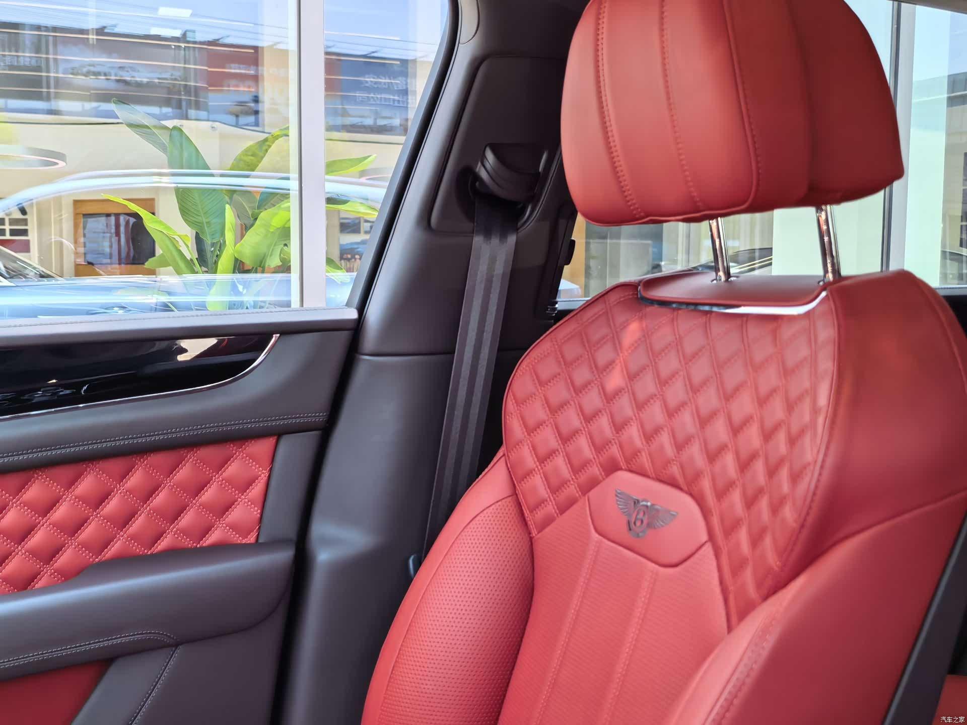 Bentley Bentayga, 2022 20