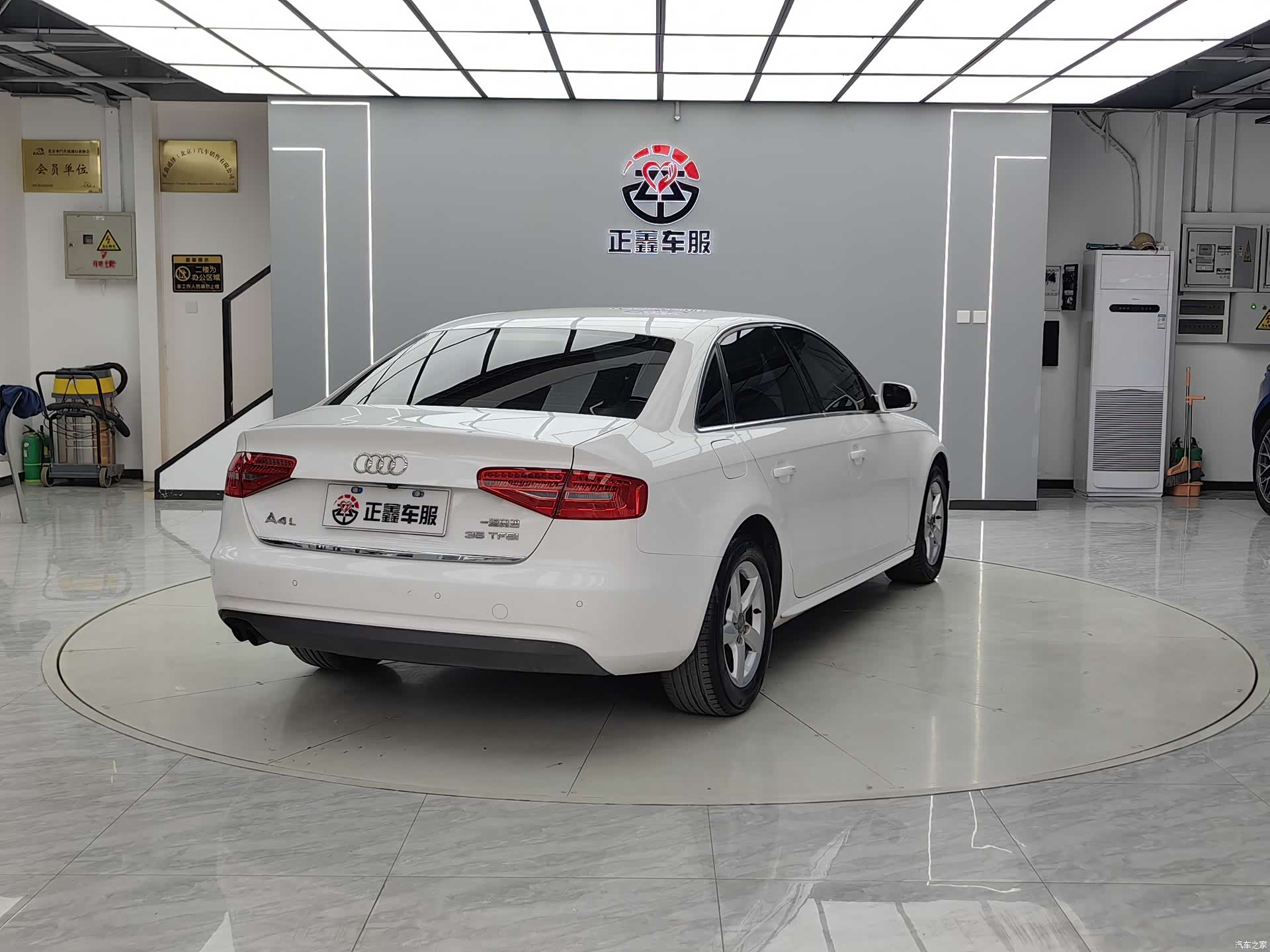 Audi A4L, 2013 14