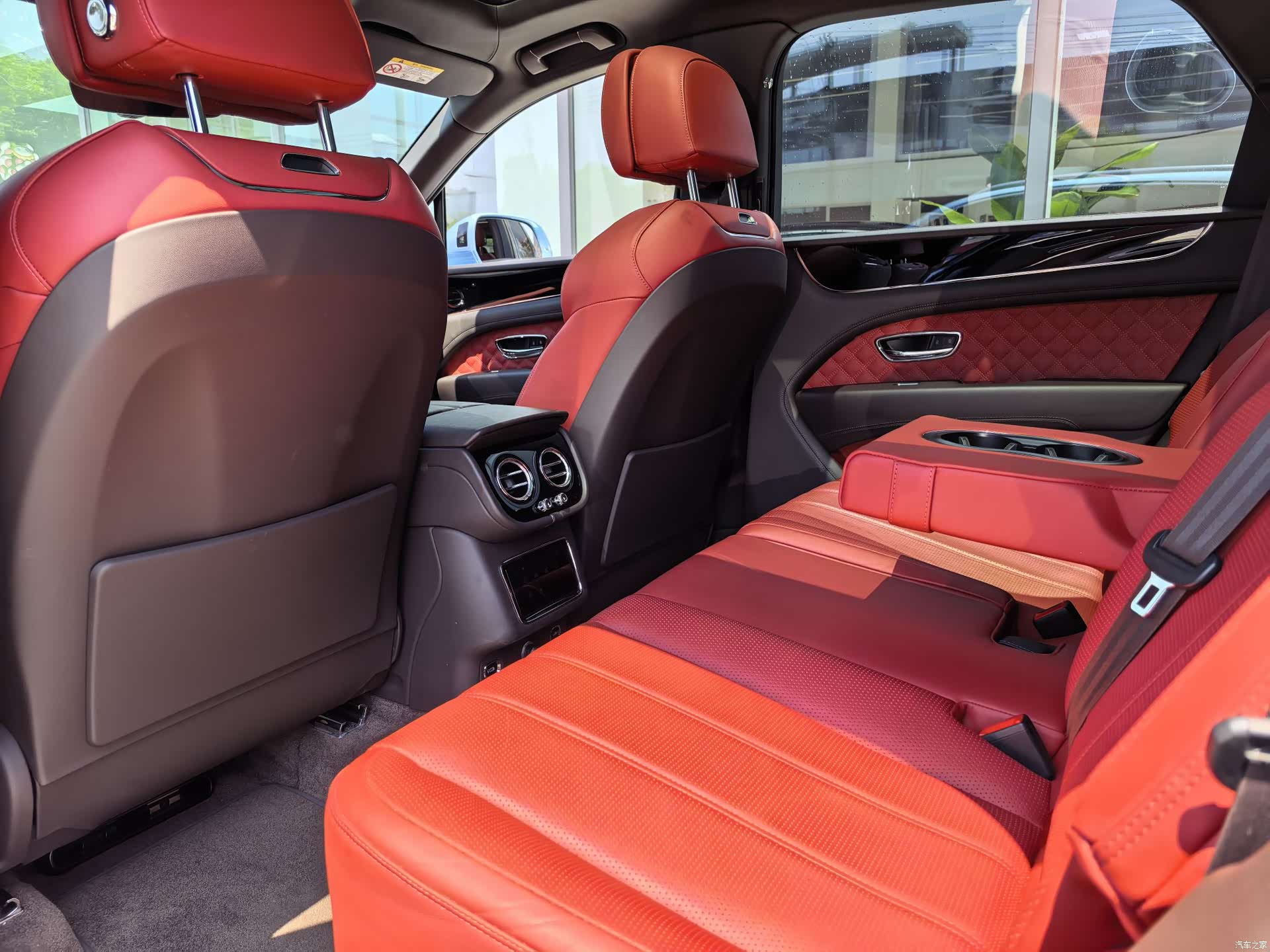 Bentley Bentayga, 2022 17