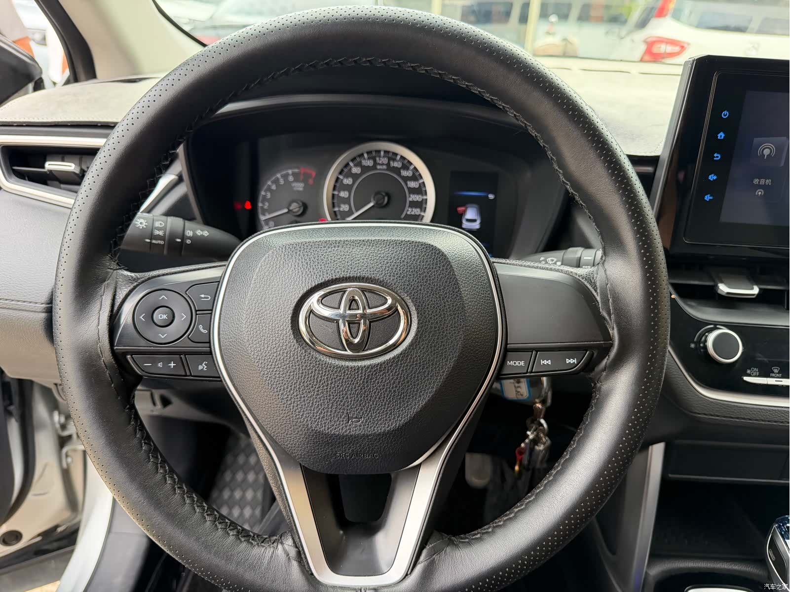 Toyota Frontlander, 2022 13