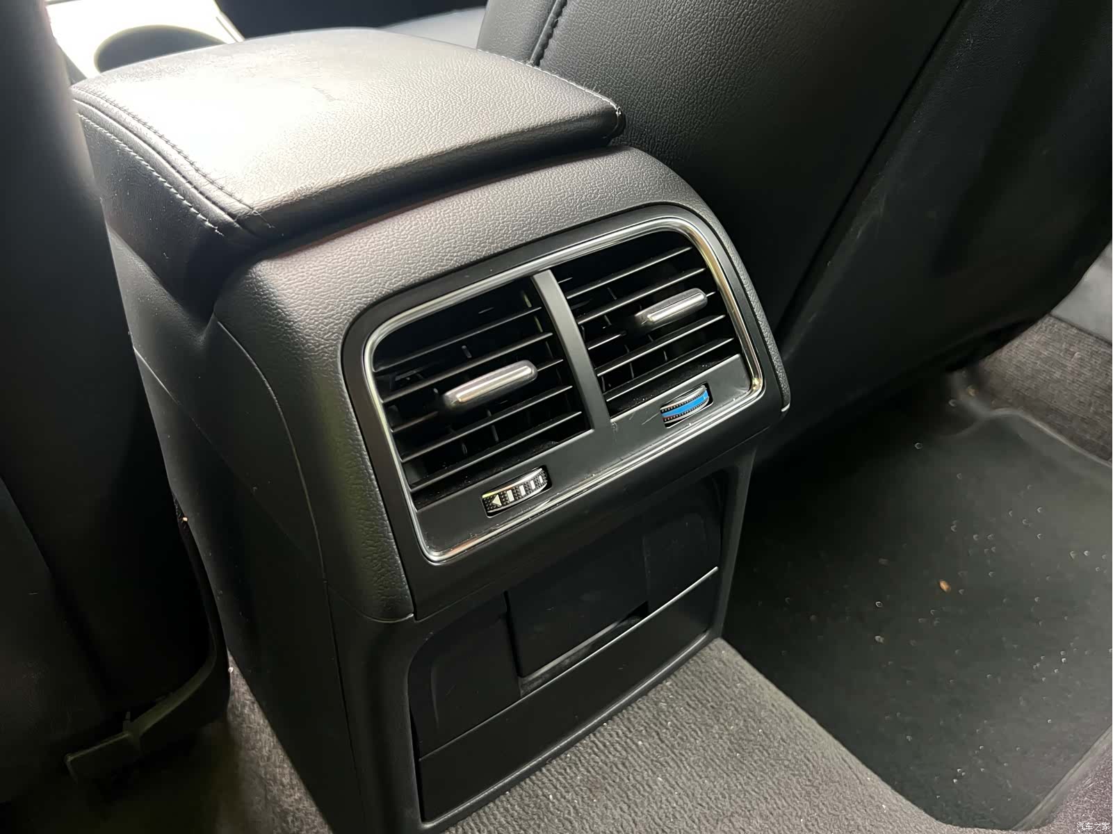 Audi A4L, 2015 11
