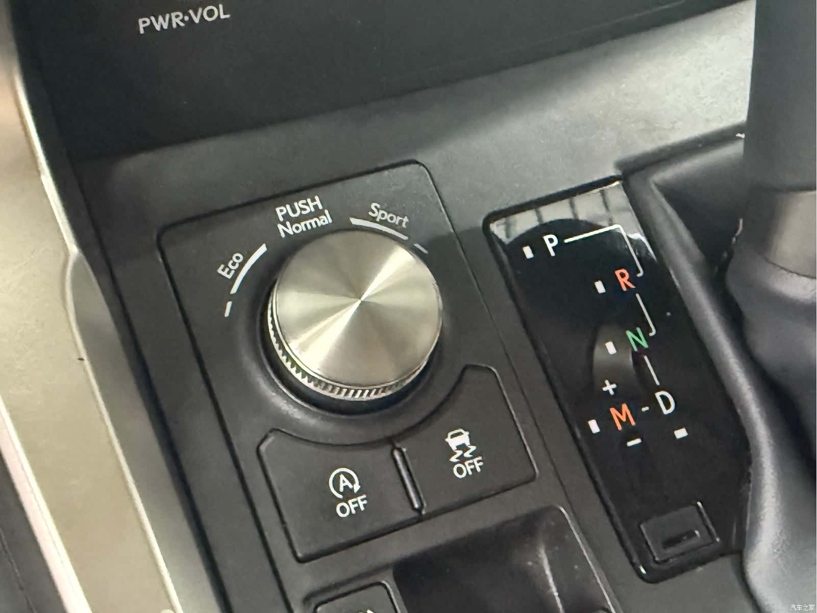 Lexus NX, 2020 11