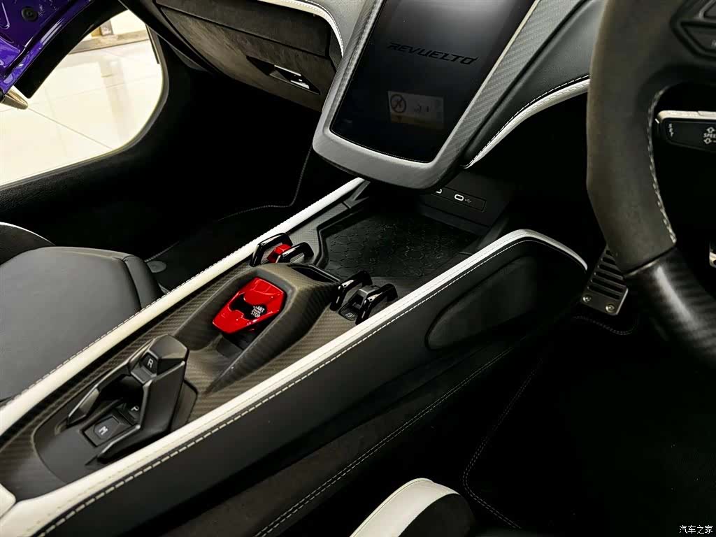 Lamborghini Revuelto, 2025 12