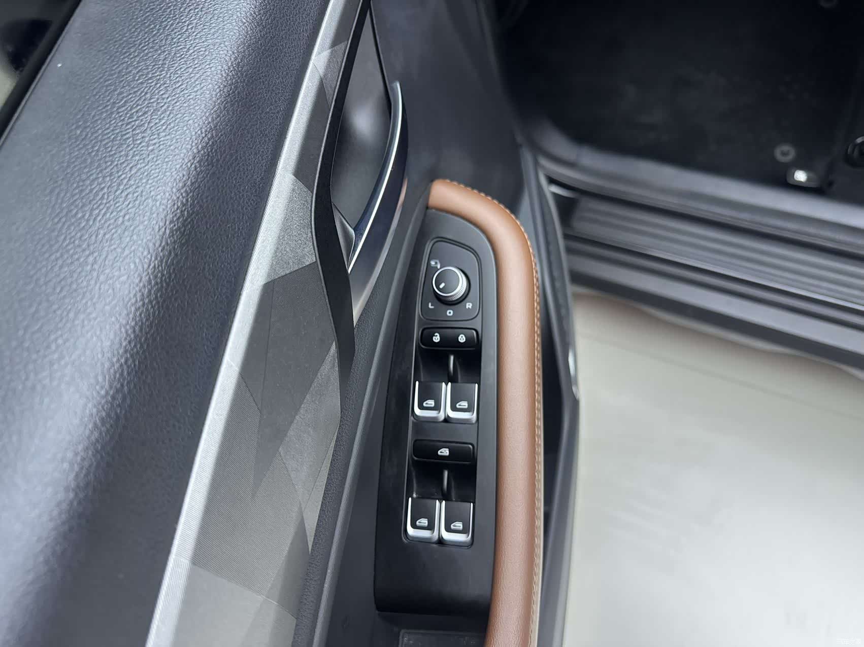Geely X6, 2022 12