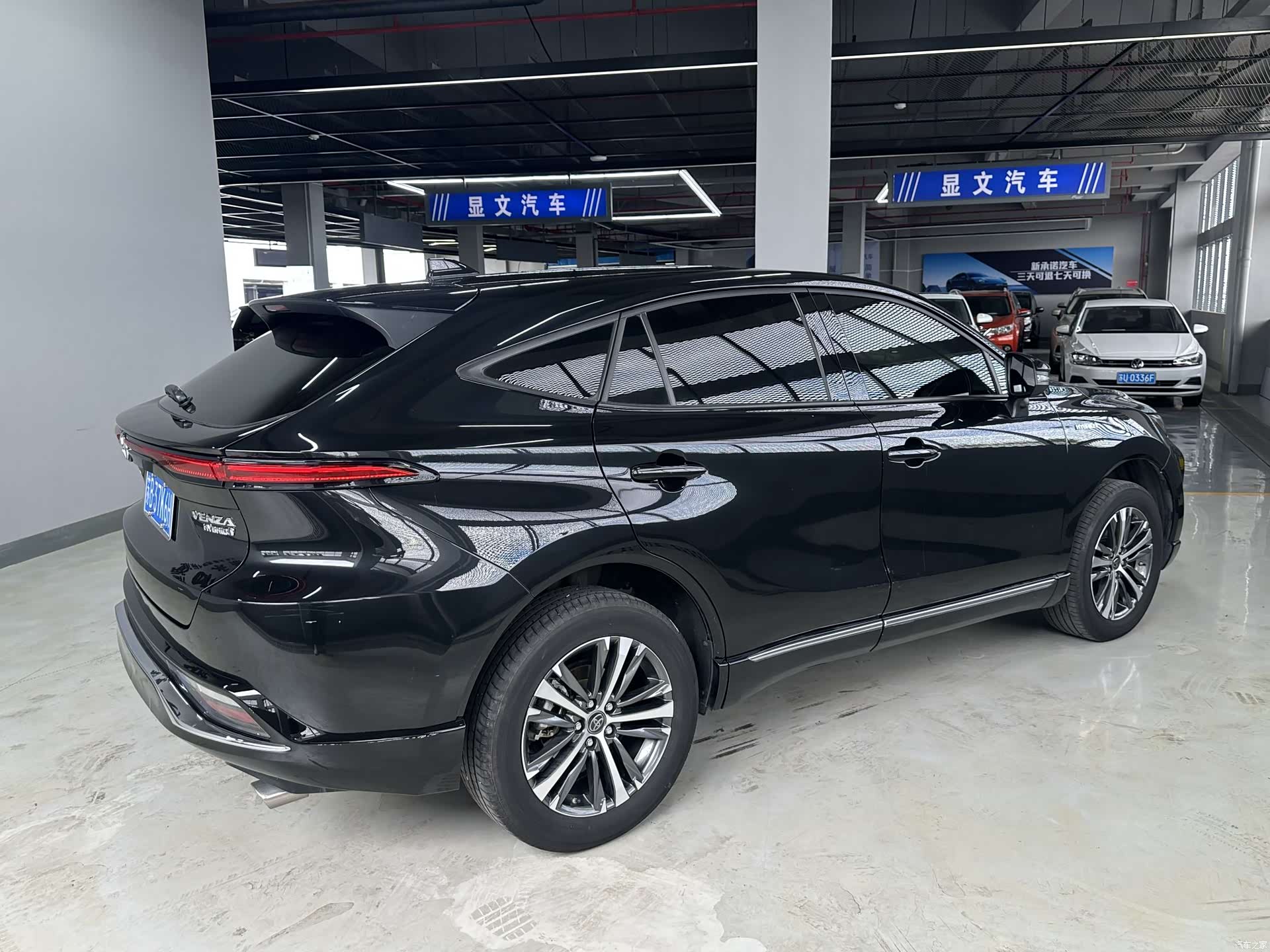 Toyota Venza, 2023 все фото
