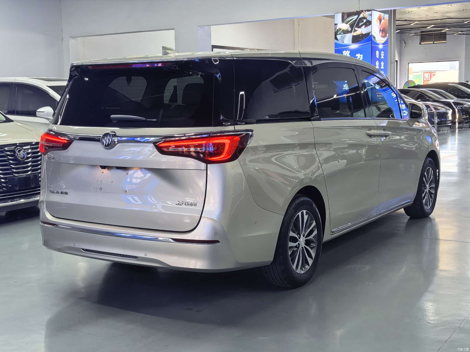 Buick GL8, 2023 3