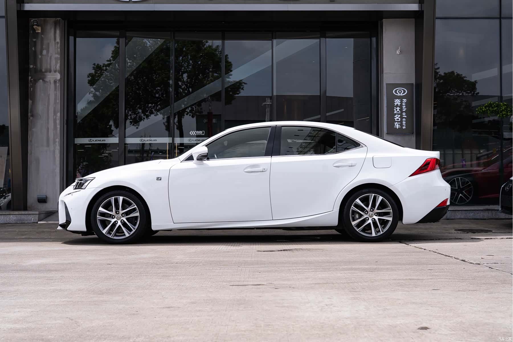 Lexus IS, 2017 4