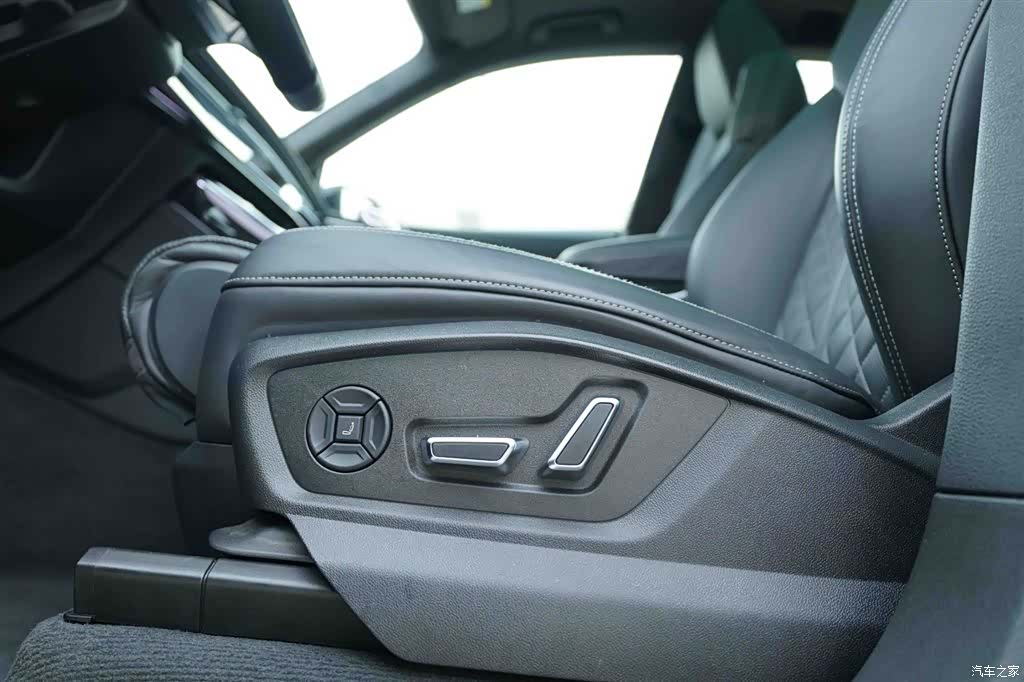 Audi Q8, 2023 13