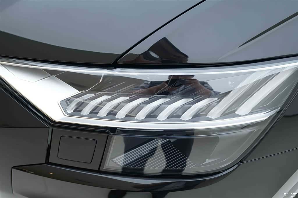 Audi Q8, 2023 15