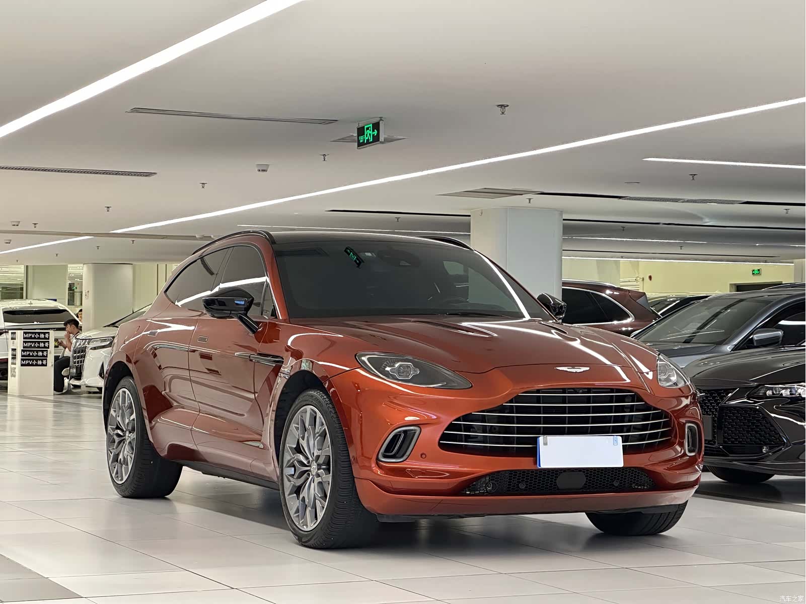 Aston Martin DBX, 2021 3