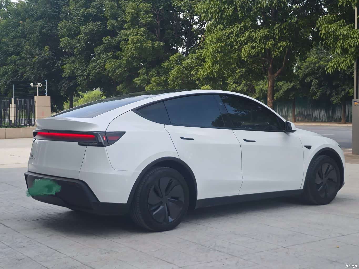Tesla Model Y, 2026 8