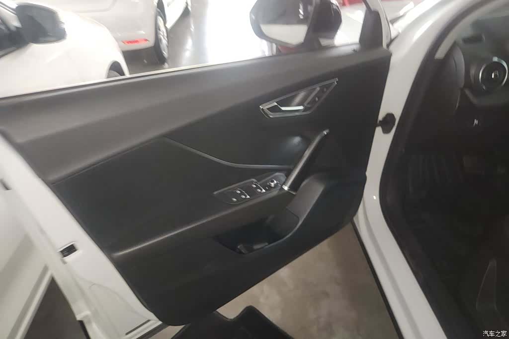 Audi Q2L, 2019 7