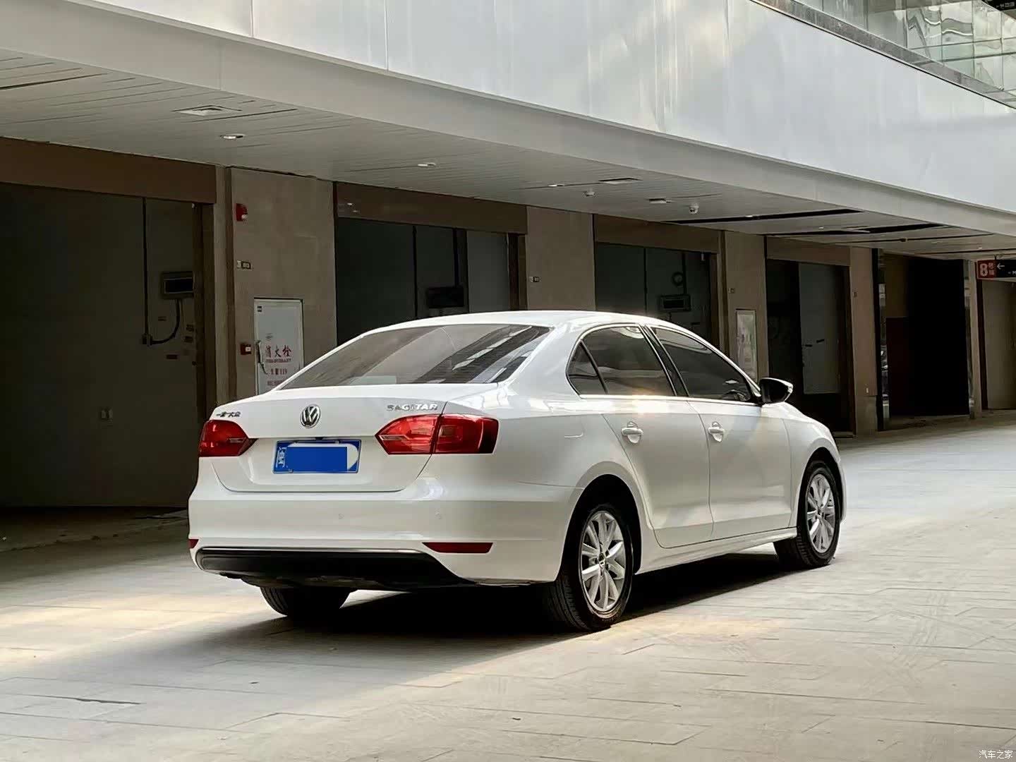 Volkswagen Sagitar, 2012 4
