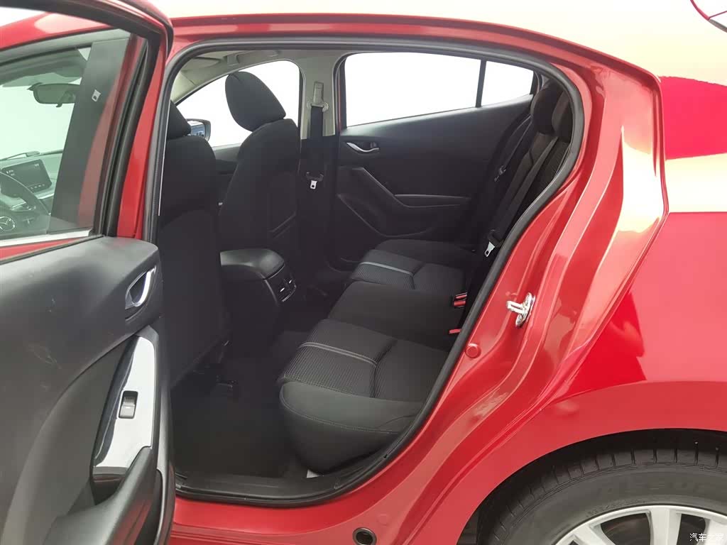 Mazda Mazda3, 2018 15