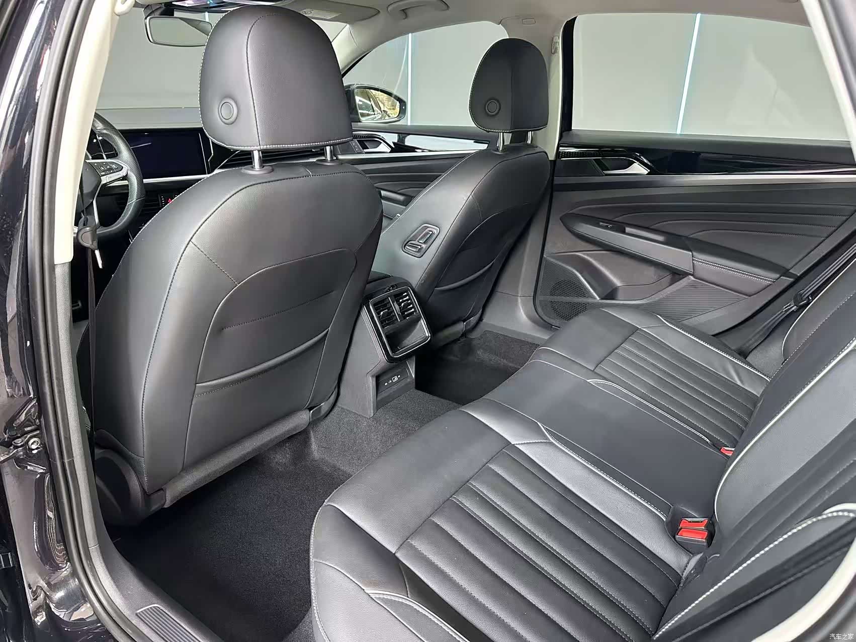 Volkswagen Passat, 2022 10