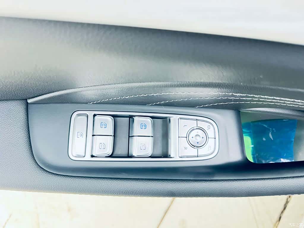 Hongqi H5, 2025 14