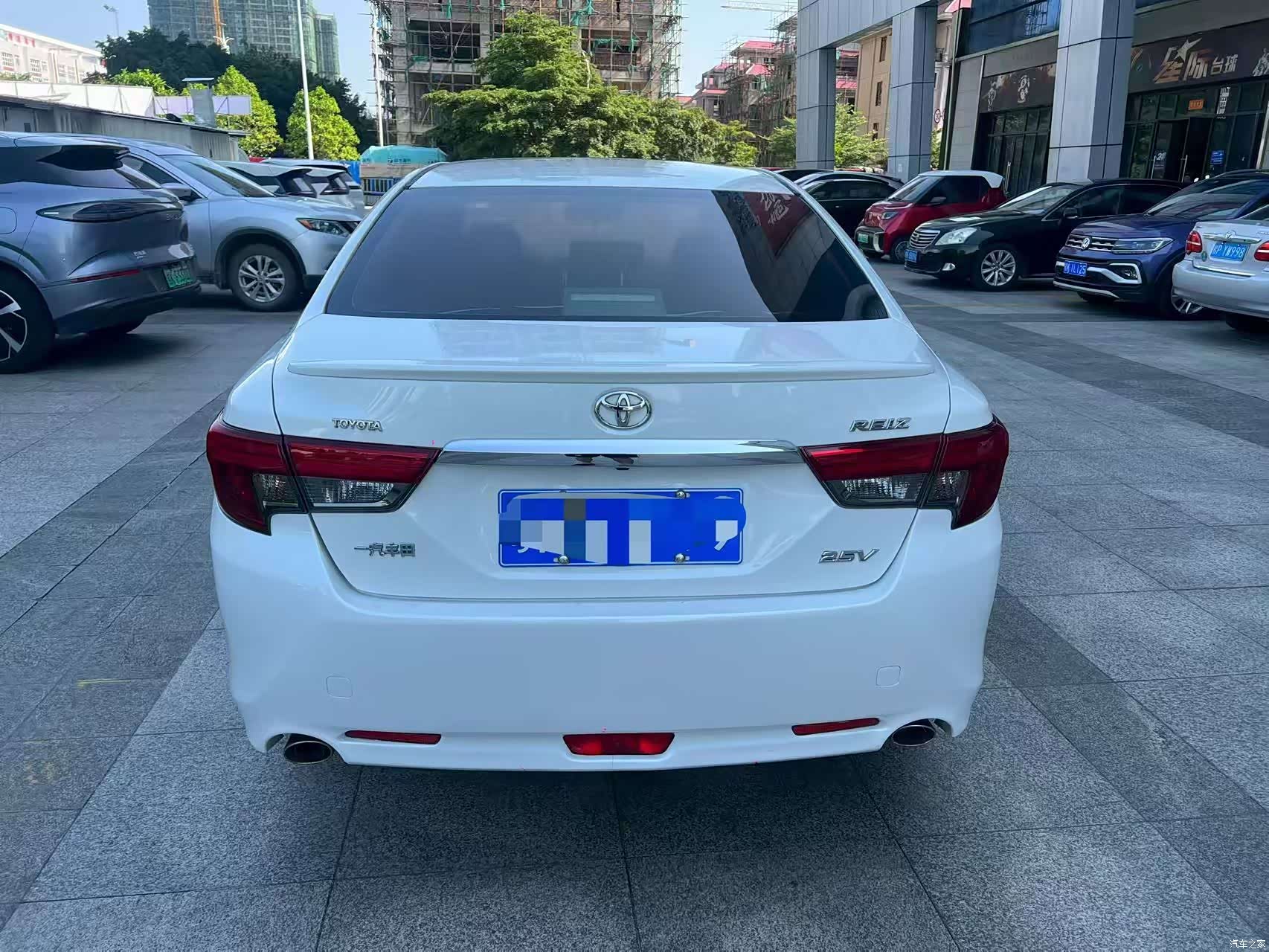 Toyota 2.5V, 2015 2