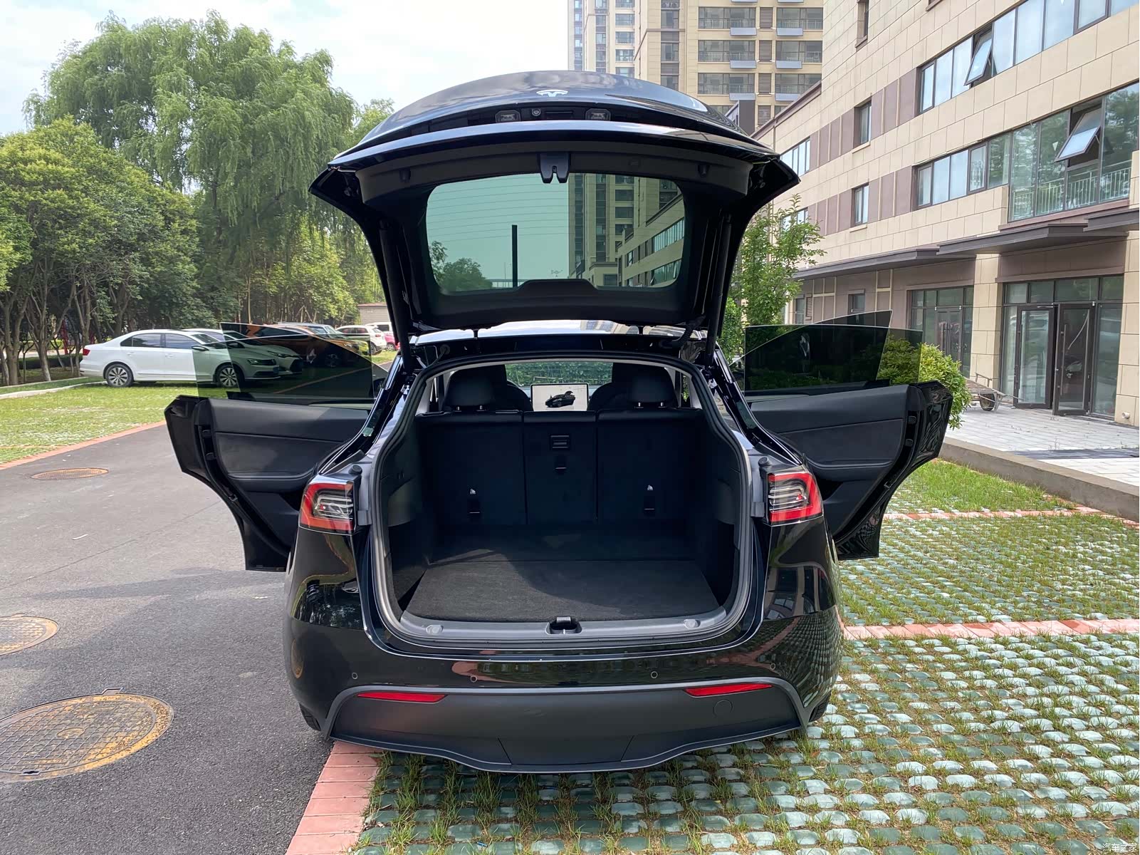 Tesla Model Y, 2023 10