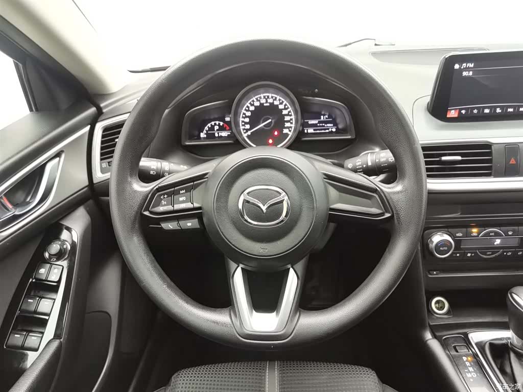 Mazda Mazda3, 2018 11