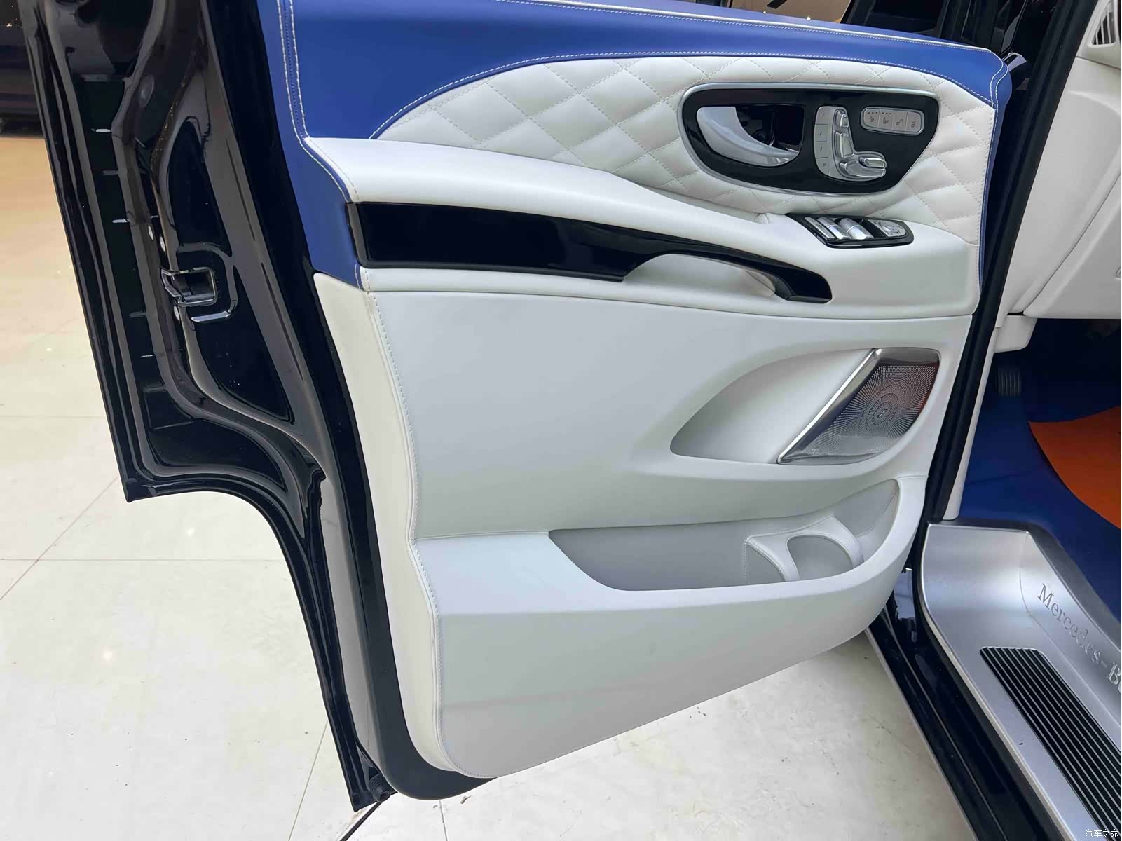 Mercedes-Benz 7, 2024 8