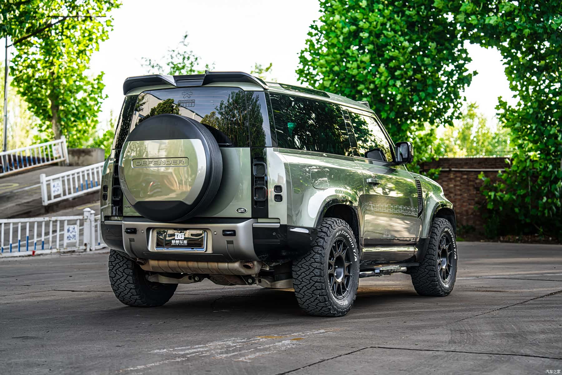 Land Rover Defender, 2021 4