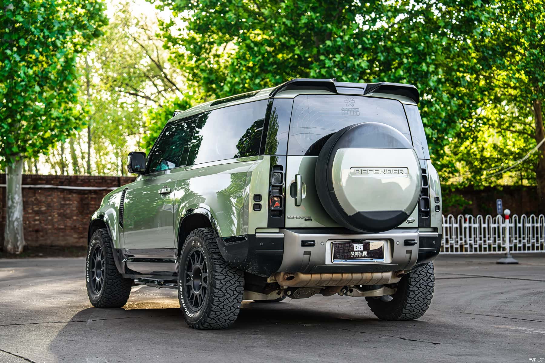 Land Rover Defender, 2021 6