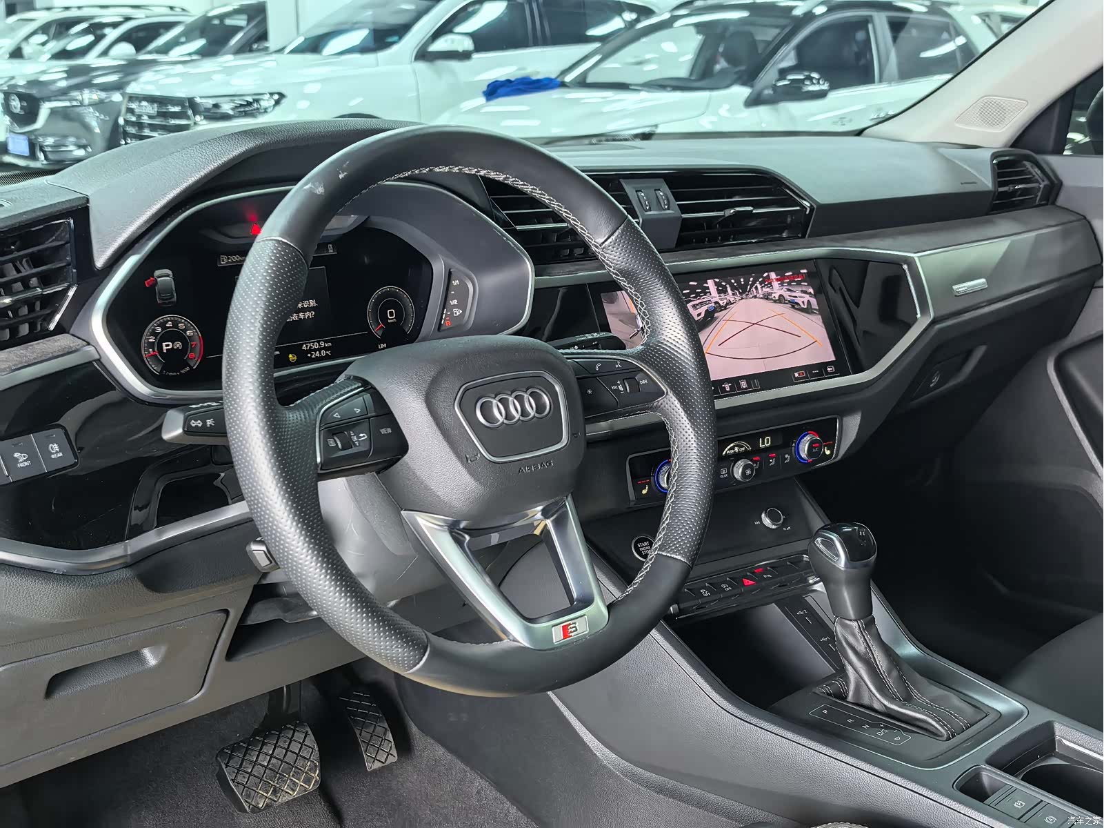 Audi Q3, 2023 11