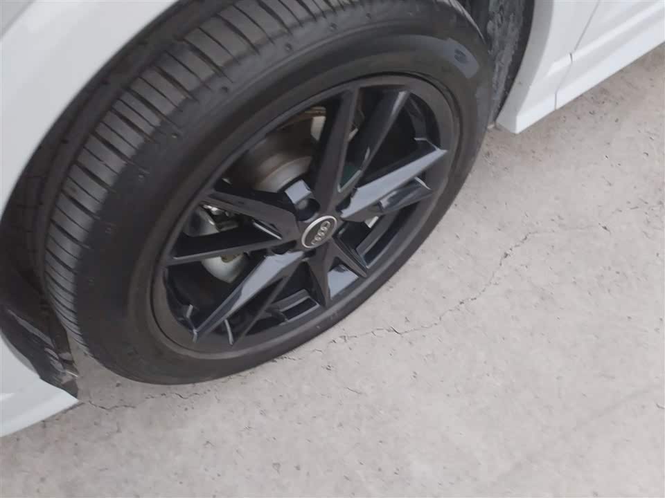 Audi Q2L Audi Q2L
