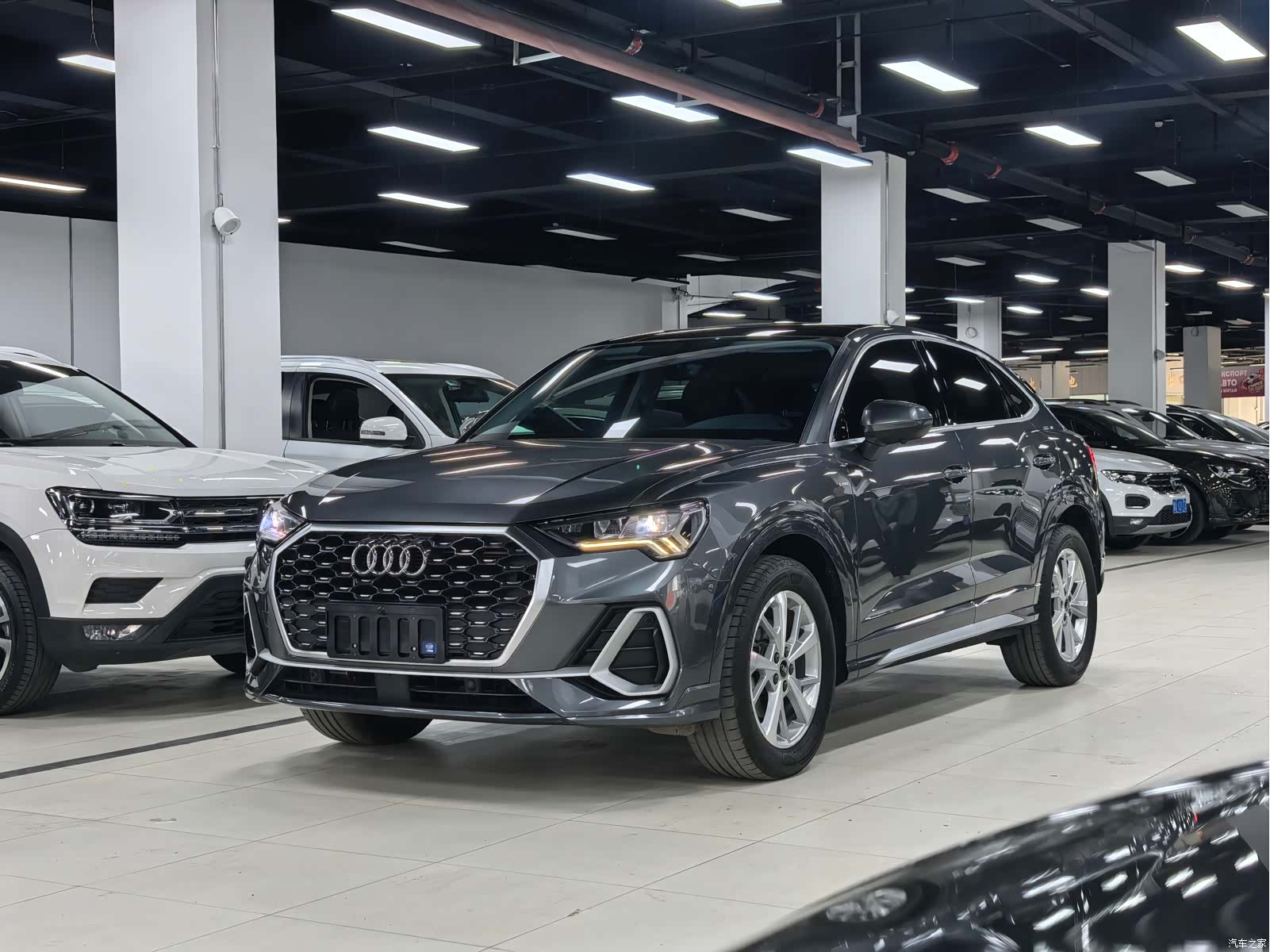 Audi Q3, 2023 1