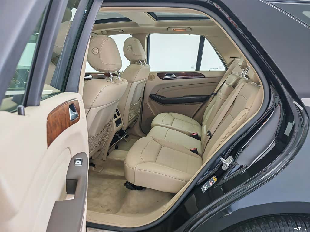 Mercedes-Benz M-Class, 2015 15