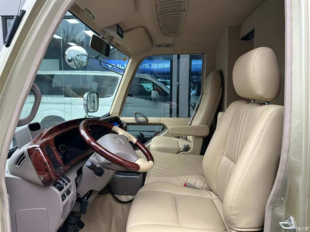 Toyota Coaster, 2025 все фото